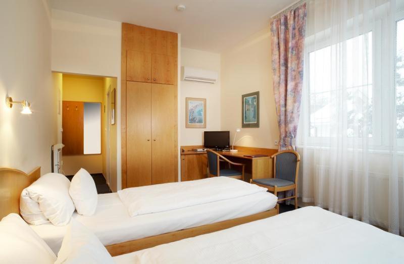 Twin Room,1273164685:JPEG