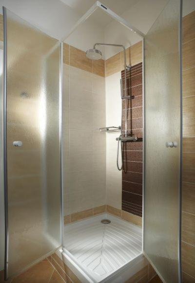 Single Room,1679667942:JPEG